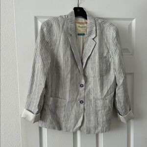 Slightly cropped navy pinstripe blazer